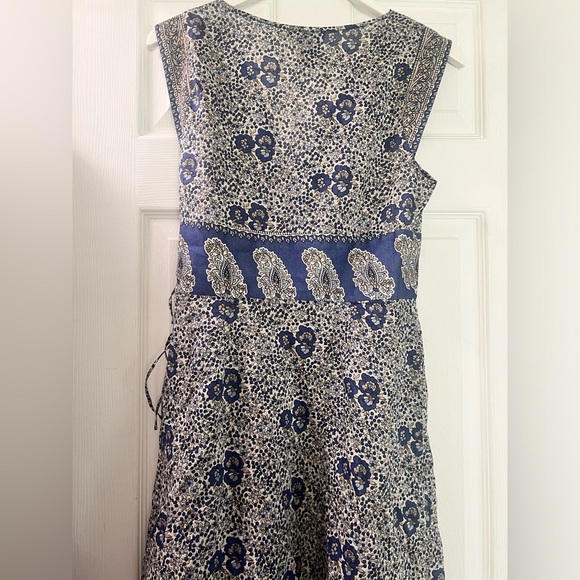 Elegant Blue and White Paisley Dress bcbgmaxazria - Picture 5 of 6